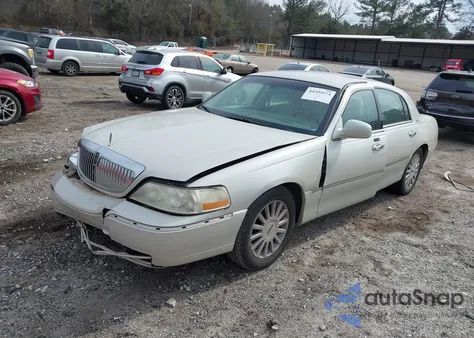 2005 Lincoln Town Car Signature Limited из США, поврежденный, VIN 1LNHM82W65Y603885